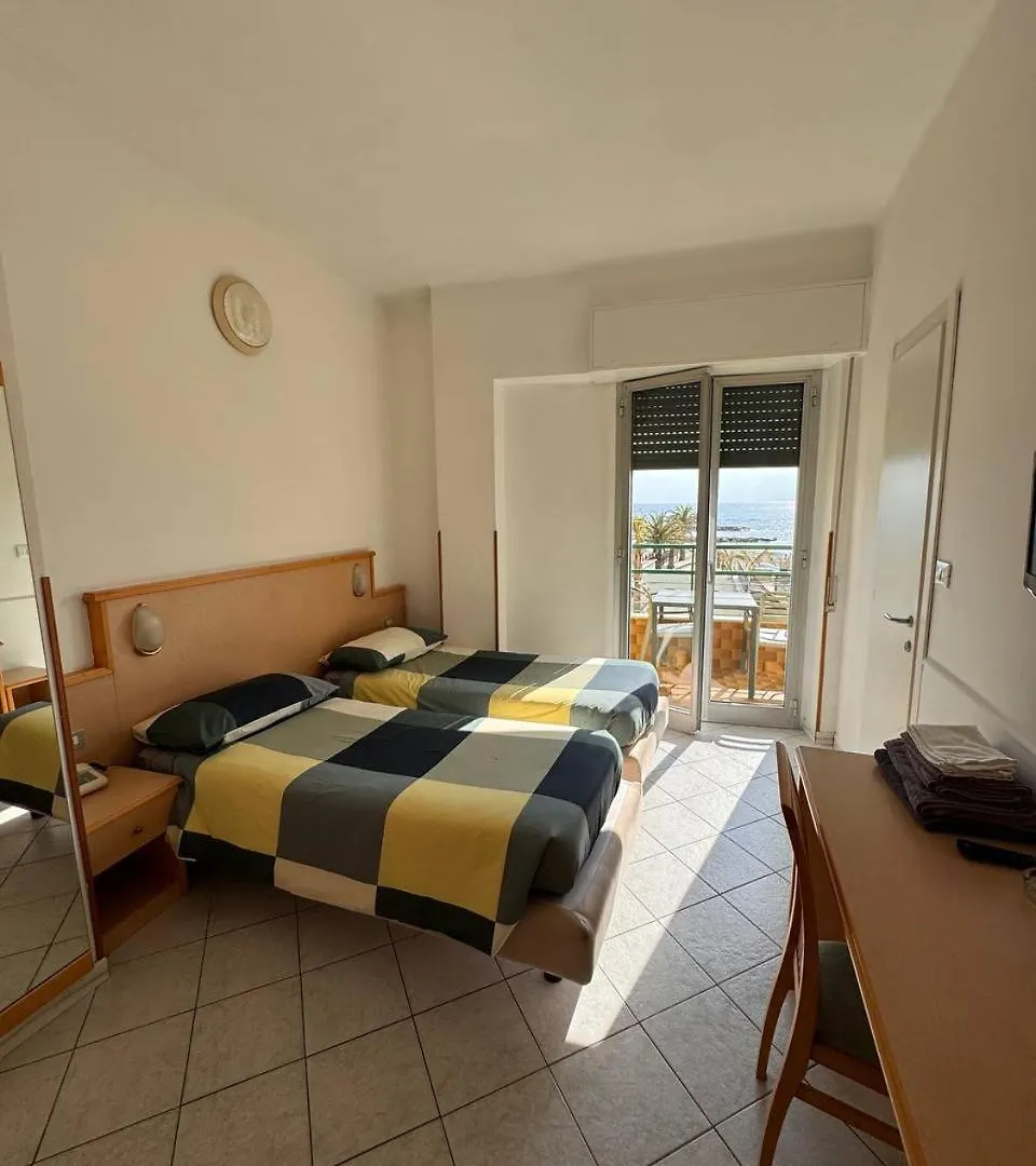 Hotel Ideal 3*, Arma di Taggia